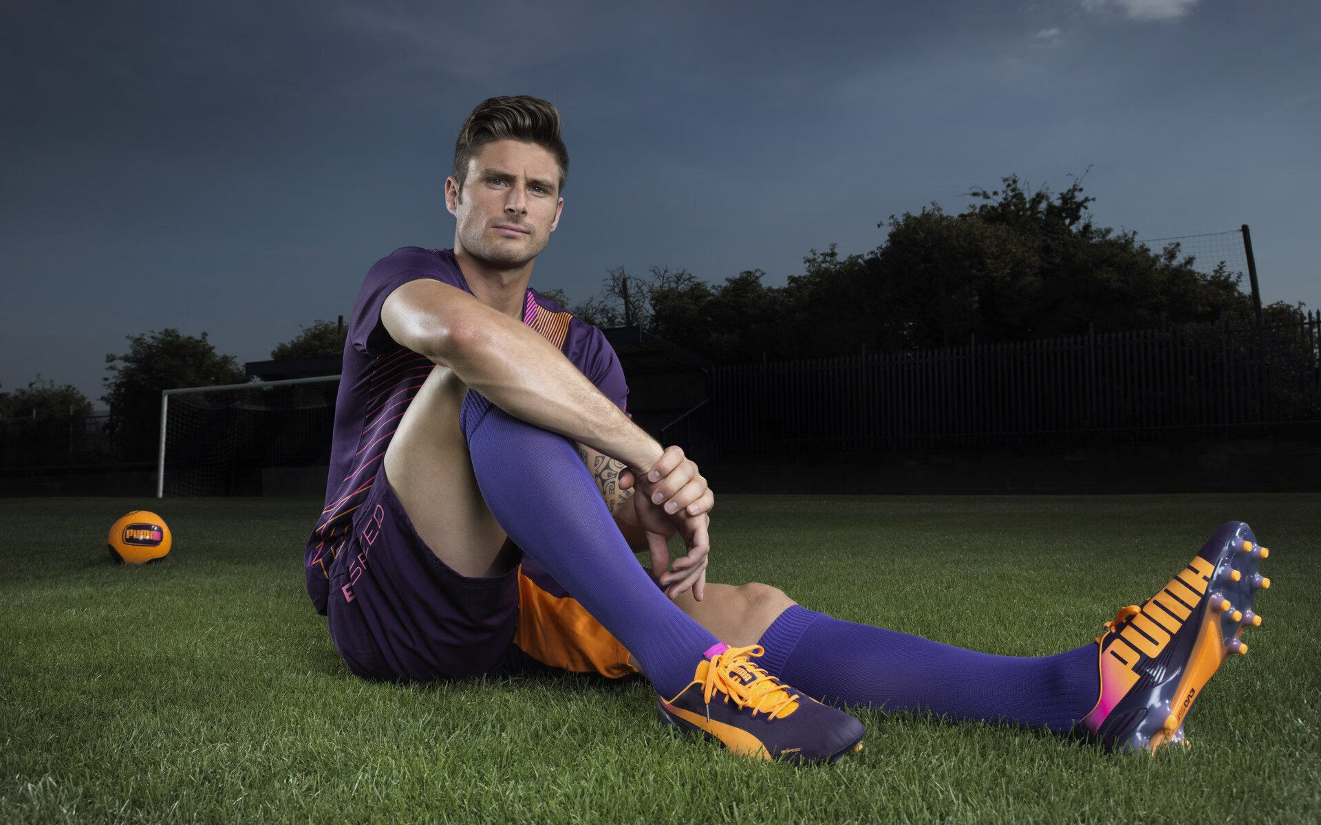 足球赛事视觉包装风格统一提升品牌形象，足球 时尚